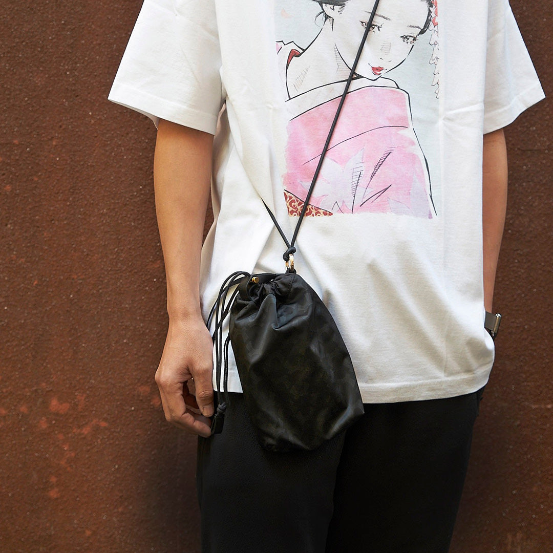 ASAKUSA KARYUKAI × texnh DRAWSTRING POUCH