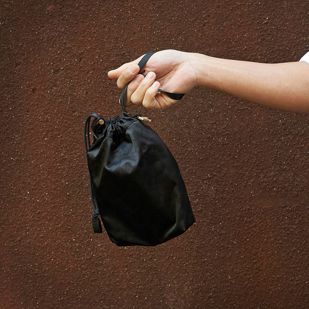 ASAKUSA KARYUKAI × texnh DRAWSTRING POUCH